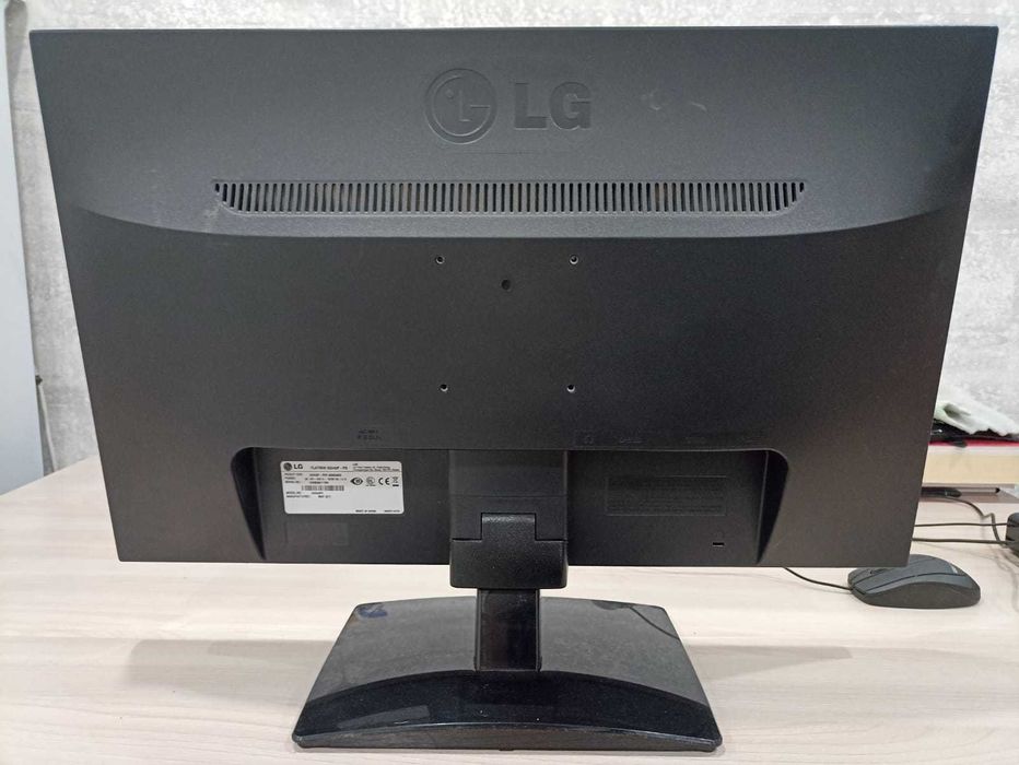 Продам монитор (LG Flatron D3242)