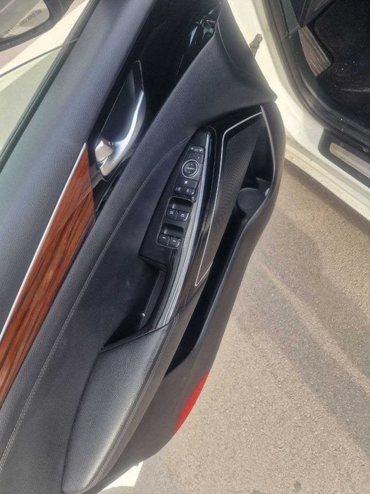 Автомобил KIA K7
