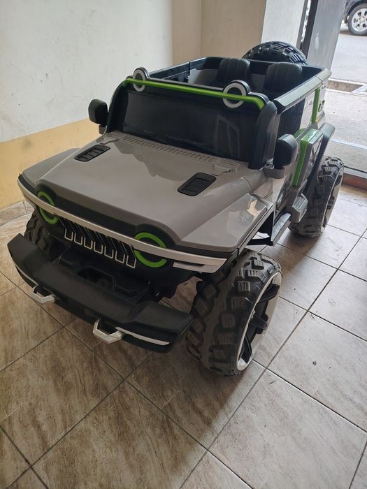 Продаю детскую машину