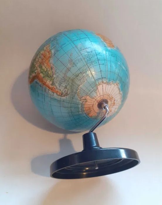 Glob pamantesc vechi,perioada comunista RSR, scolar ,diametru 20 cm