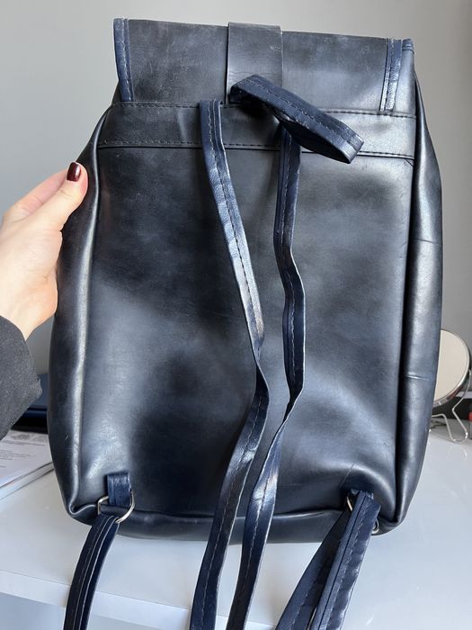 Тъмносиня раница