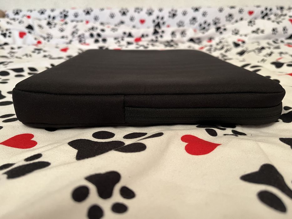 Geantă / Husă anti șoc pentru laptop / tabletă TOMTOC nouă