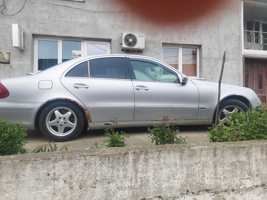 Vând Mercedes 220