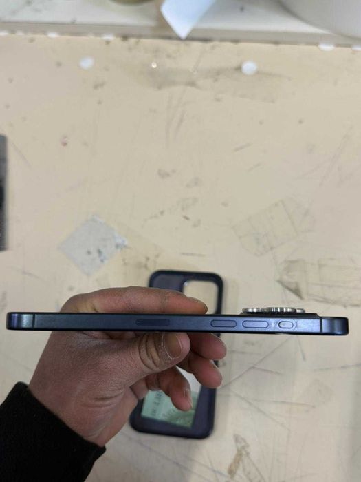 Vând iPhone 15 pro max 256 GB capacitate baterie 85