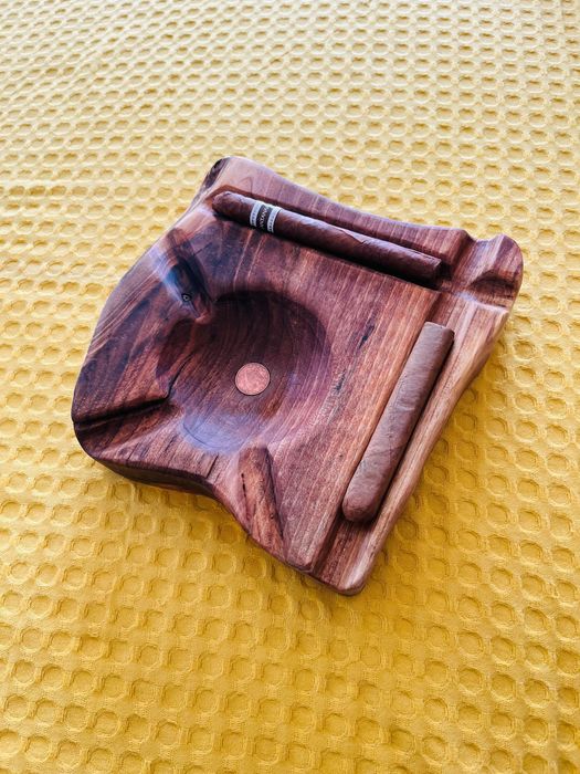 Дъски за мезета - плато, пепелници за пури, пейка от орех