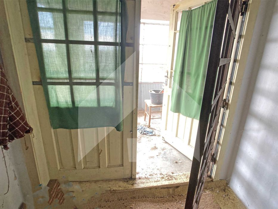 Продава тухлена селска къща в ЕКО село Беджене, община Нови пазар.