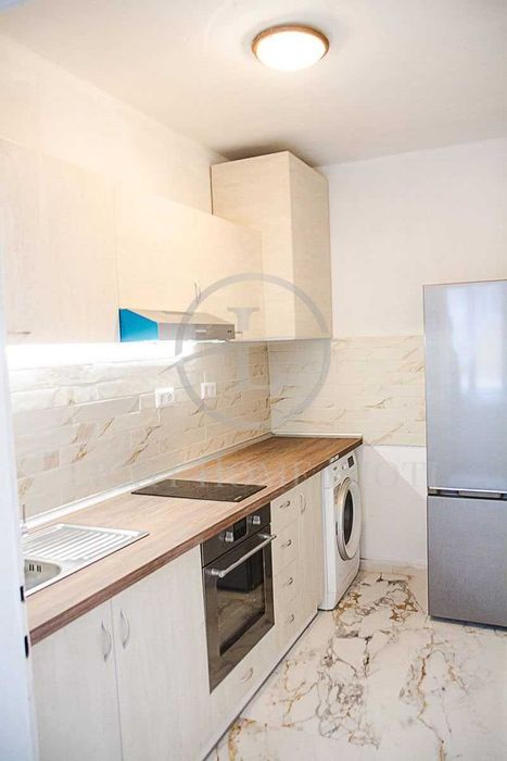 Продава се Тристаен апартамент в Пловдив, Център - 88 кв.м за 2023 €/кв.м - Снимка #4