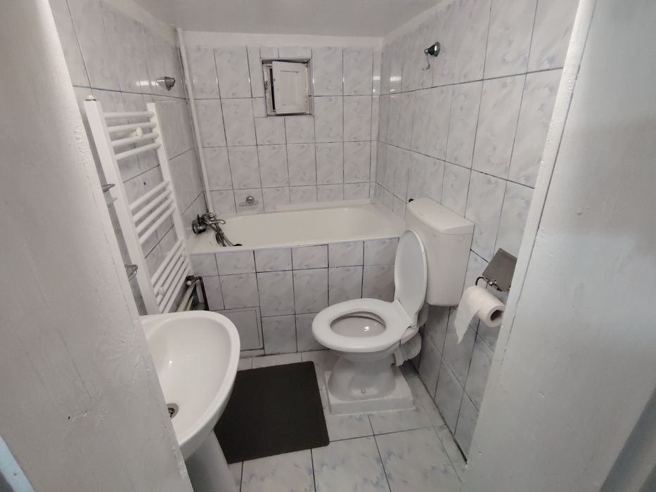 Dau in chirie apartament cu o camera la casa
