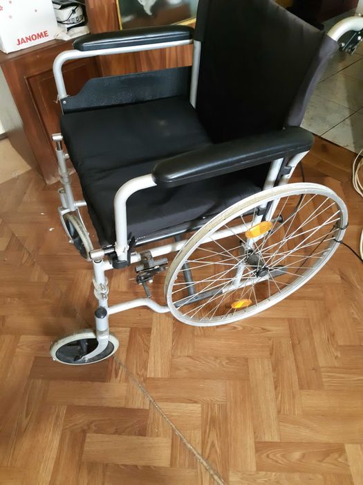 Scaun cu rotile cu mic defect