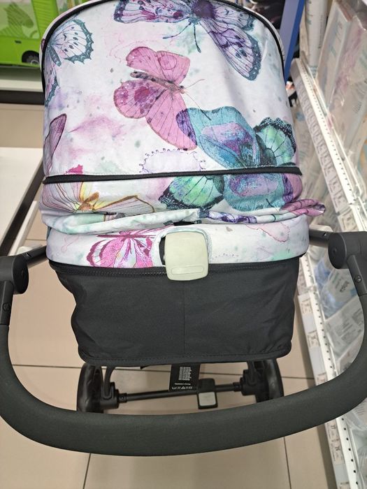 Необычная очень красивая детская коляска для девочки