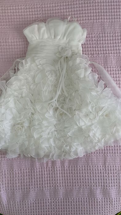Белое бальное платье