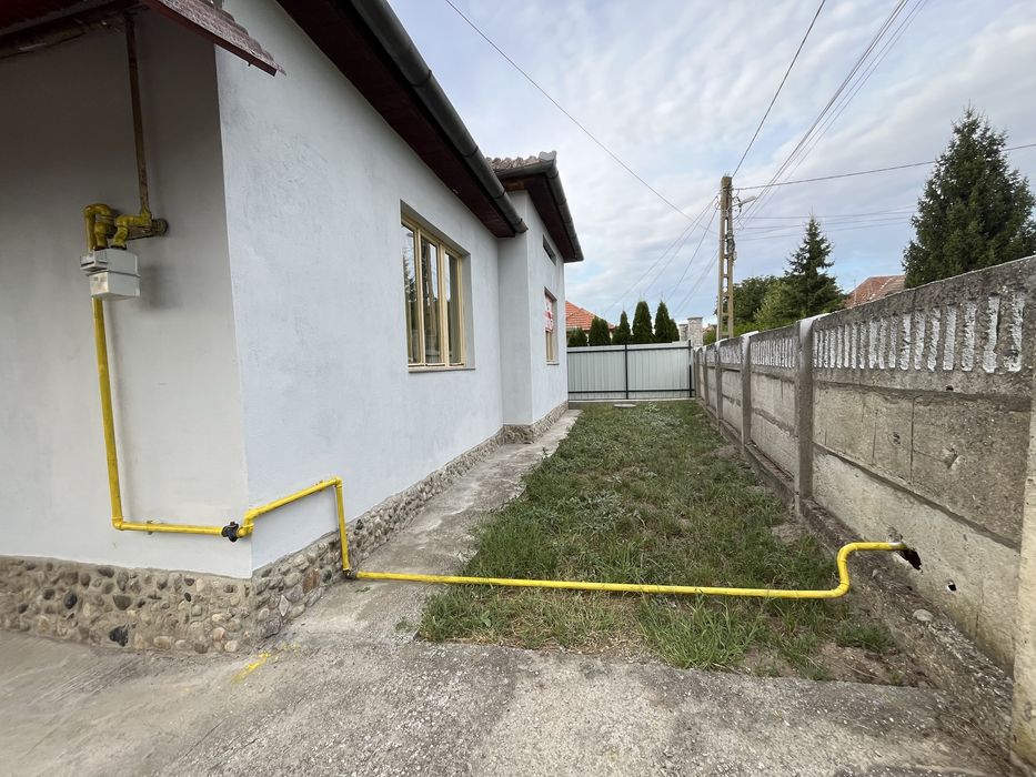 Vând imobil compus din casă si teren intravilan