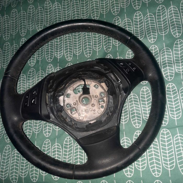 Vand 2 volane , cel cu husa trebuie retapitat