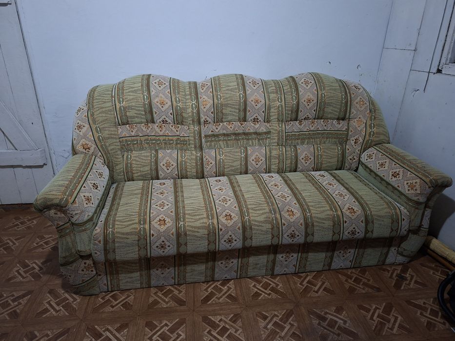 Продаётся диван и один кресло
