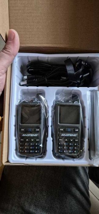 Комплект 2 броя радиостанции уоки токи BAOFENG UV-5R Mini 2200mAh