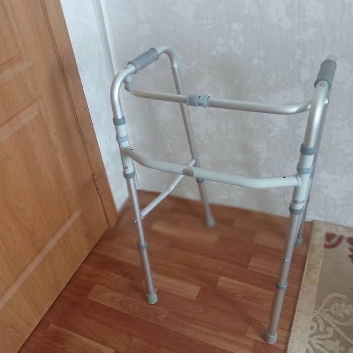 Продаётся новый костыль и ходунок