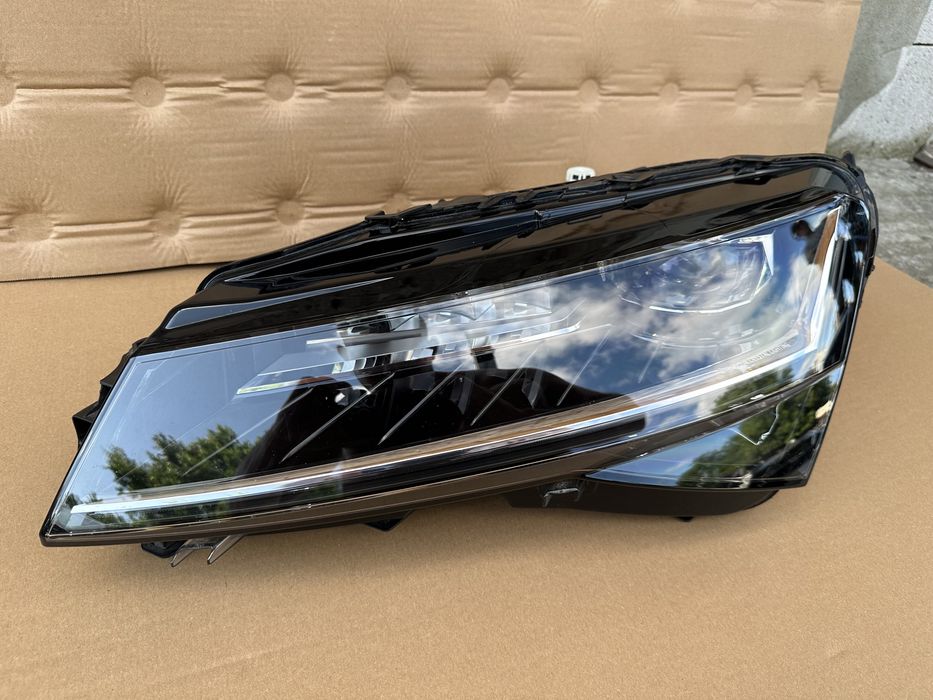 Far stânga Skoda Superb 3 2019-2022, Crystal Lighting