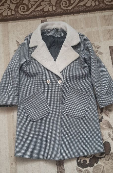 Пальто женское серевого цвета