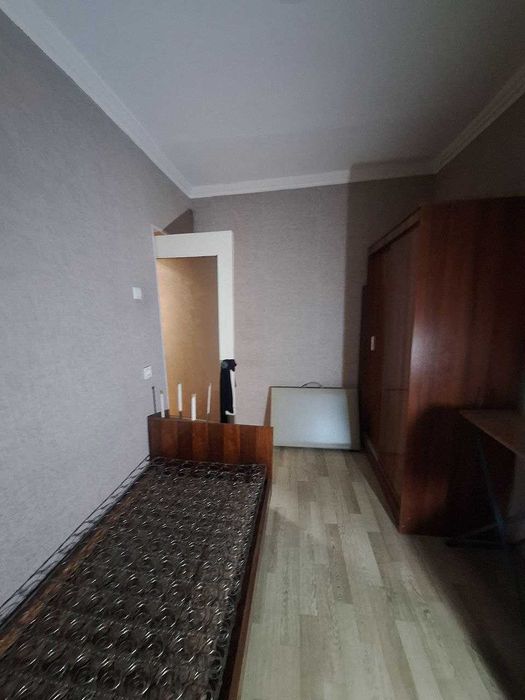 Сдается 3 комнатная квартира на 2 этаже в 4 этажном доме на Джуне