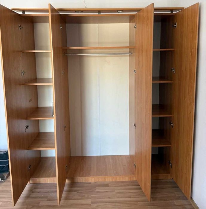 Sifonier cu 4 usi si Oglinda; Dulap 1,80 cu rafturi si bara de umeras