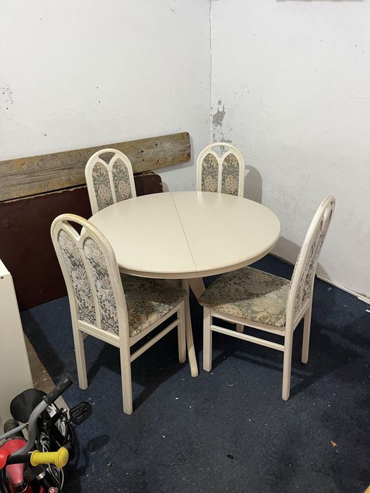 Masa extensibila cu scaune