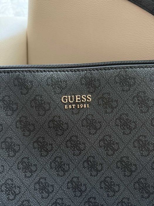 Дамска чанта Guess