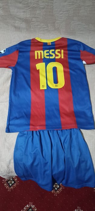 Продам форму барселоны 2011 с именем месси