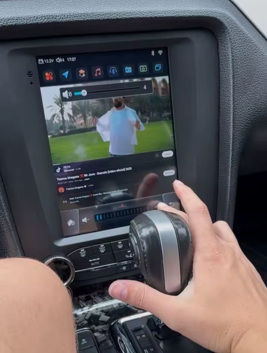 Navigatie Ford Mustang Waze YouTube GPS Bluetooth