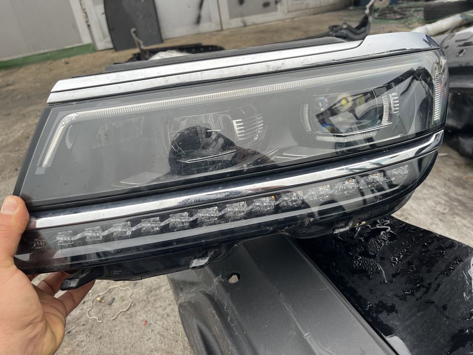 1 брой ляв и 2 броя десен фар VW Tiguan 2016-