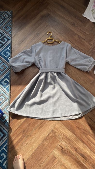 Продам серое платье с рукавами
