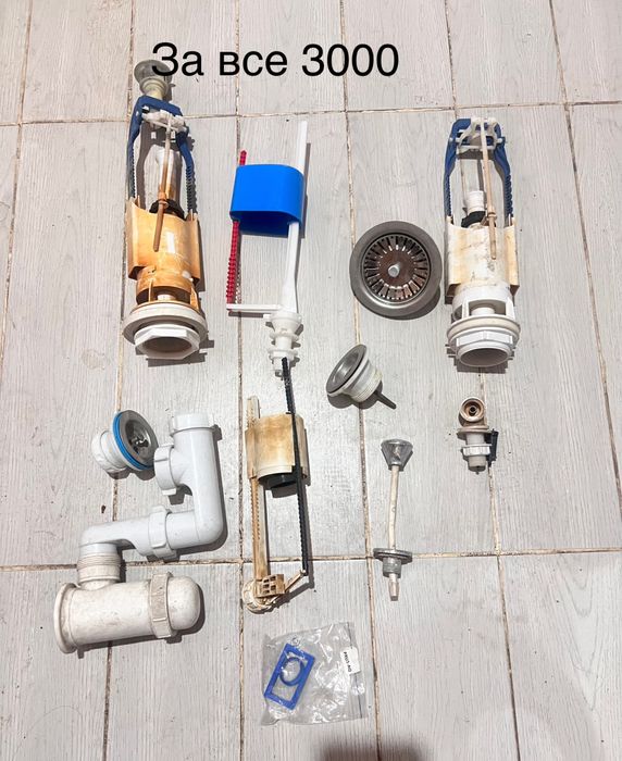 Арматура унитаза крепление бачка