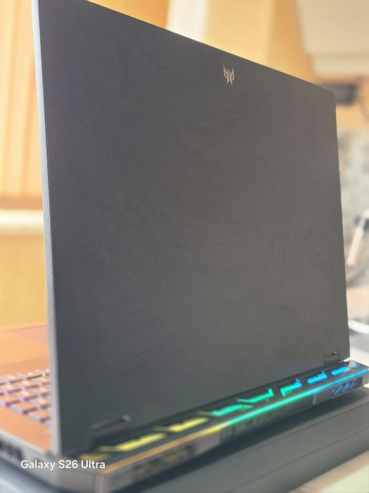 Acer Predator Helios 18 i9-13900HX/RTX 4080 12GB/32GB DDR5/2TB NVMe/250Hz DDS Mini LED/RGB  Като нов!
