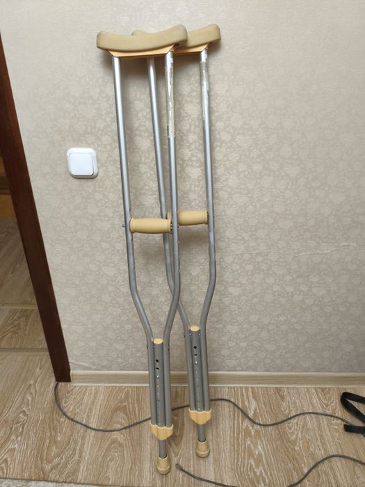 костыли б/у за 3000