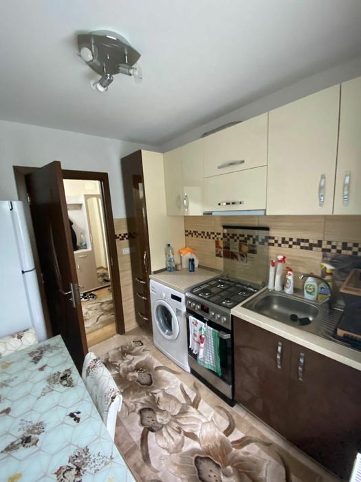 Dau în chirie apartament