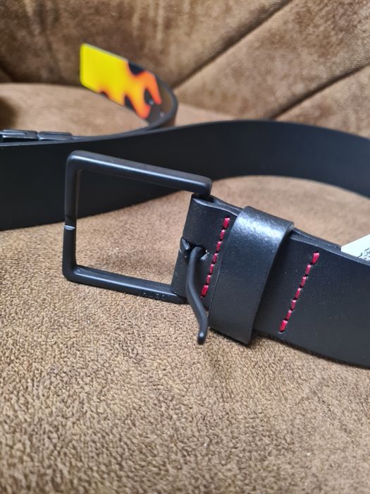 Vand curea Hugo cu 2 fete