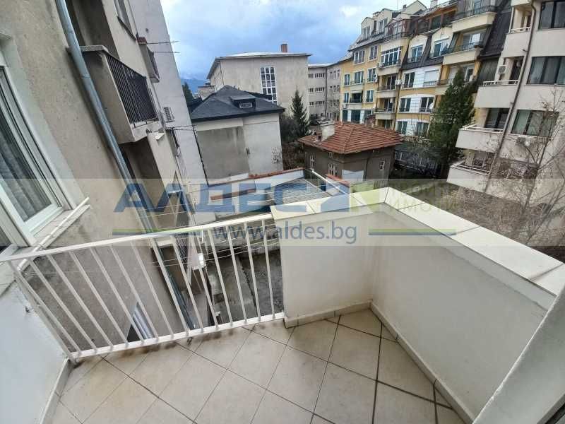 Дава се под наем Тристаен апартамент в София, Център - 107 кв.м за 1200 € - Снимка #7