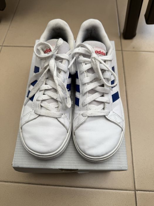 Продавам маратонки Адидас номер 35 1/2