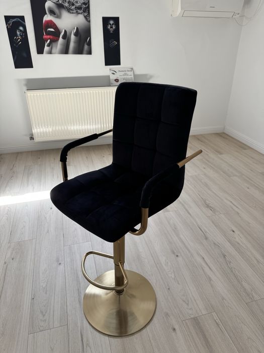 Scaun si masuta salon