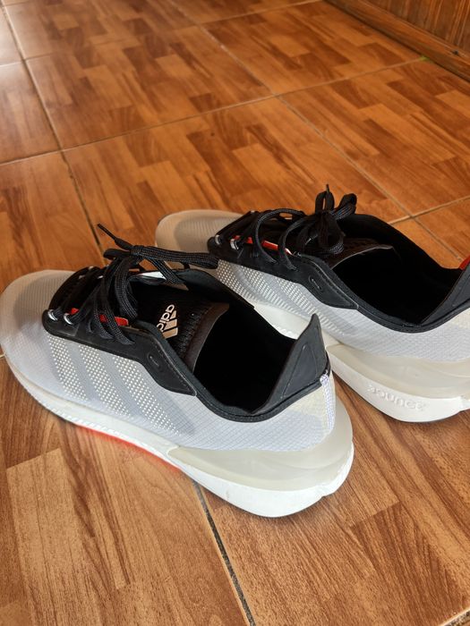 Продаются оригинальные кроссовки Adidas.