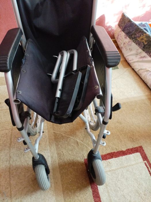 Продам инвалидную коляску