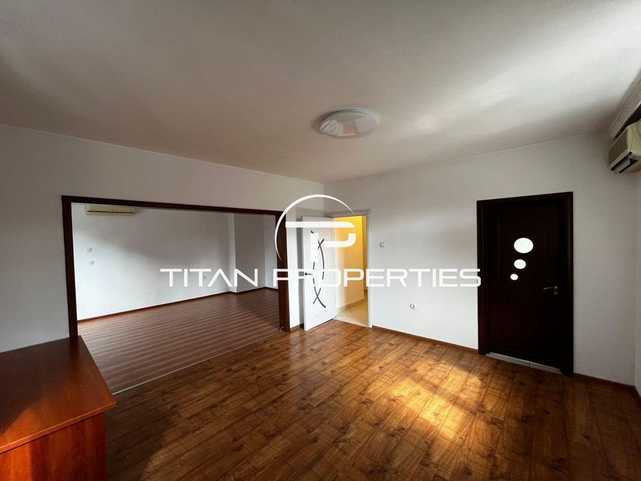 Многостаен апартамент за продажба в кв. Кючук Париж