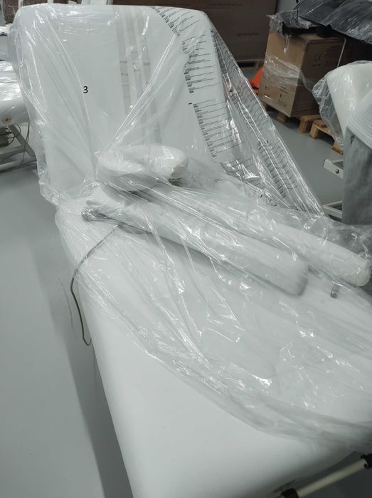 Нови и употребявани медицински и козметични кушетки, легла и столове