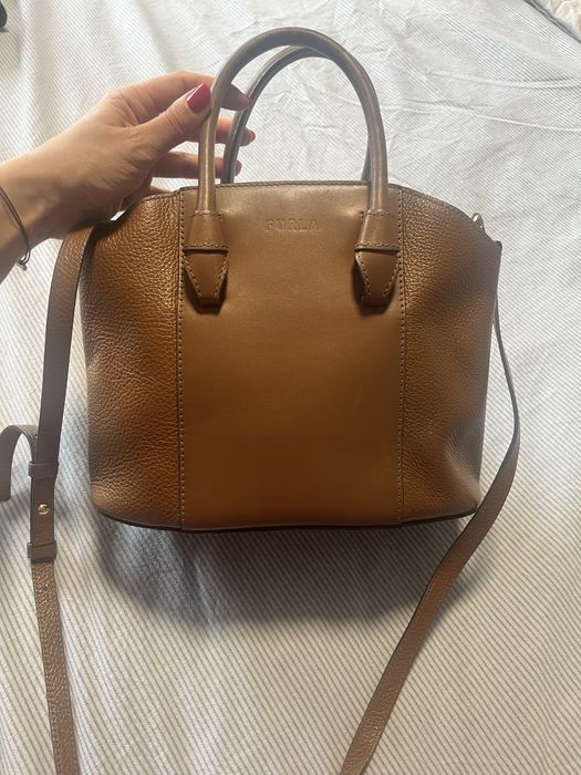 Кожена кафява чанта Furla