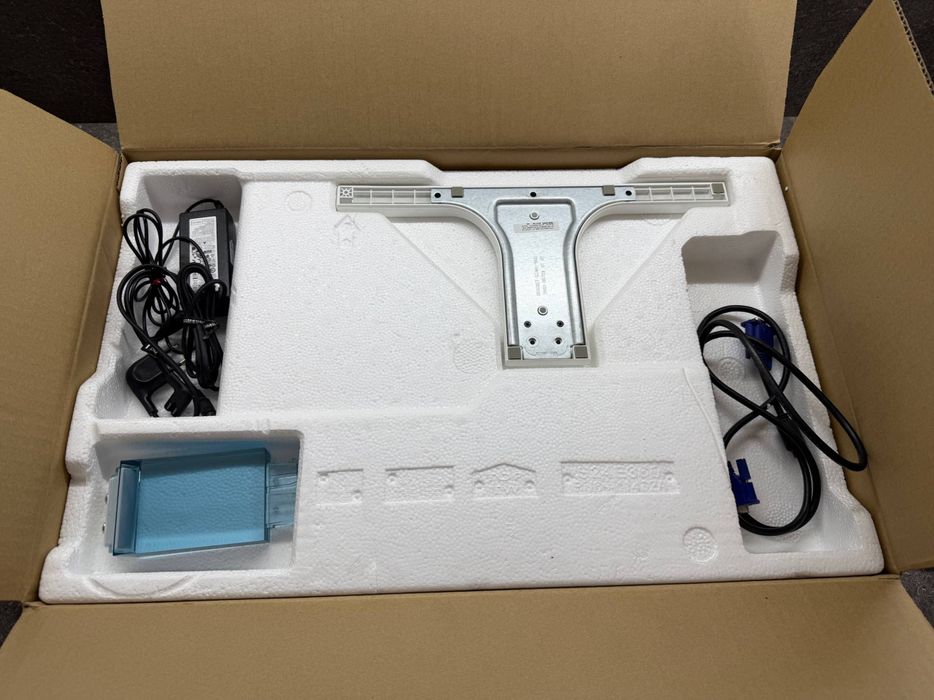 Монитор Samsung LS24E391HLO/CI в идеальном состоянии