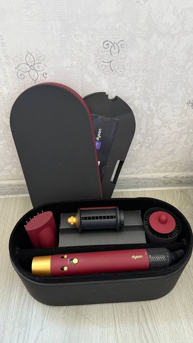 Original Dyson Airwrap komplekt
2-3 marta ishlatilgan, deyarli yangi