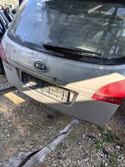 Врата багажник KIA Venga / Киа Венга 2014г.