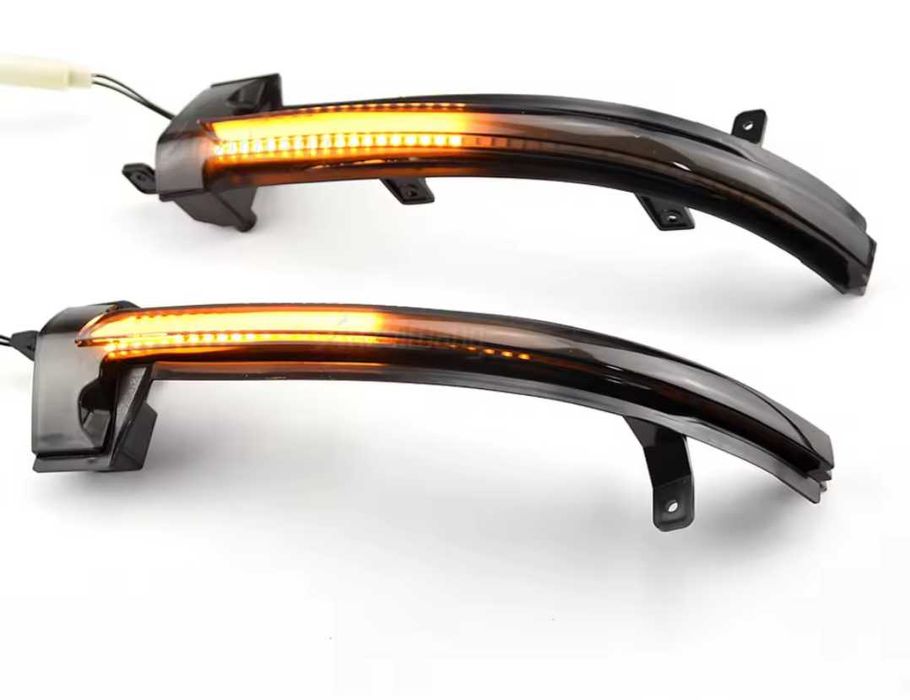 Динамични ( бягащи ) мигачи за огледалата за VW Touareg II Туарег 2