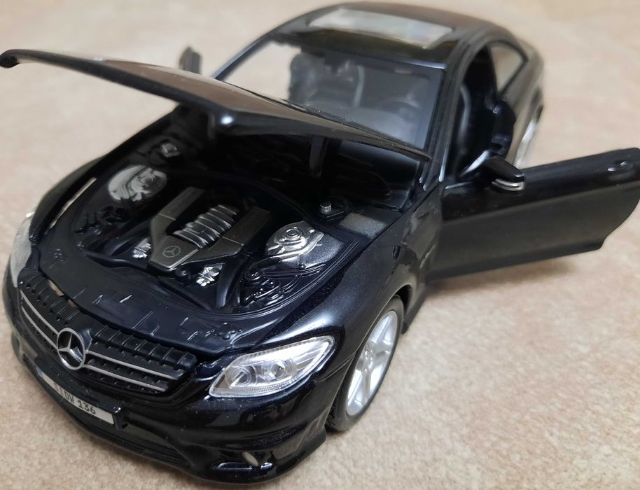 Коллекционная модель машины мерседес
