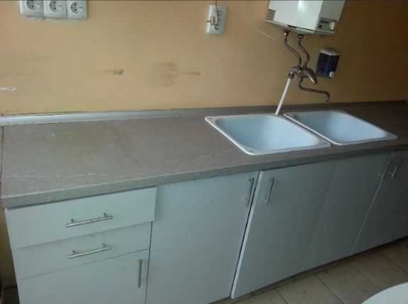 Кухненски шкаф с две мивки