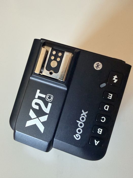 Продава се безжичен радио предавател  за светкавици Godox X2T-C